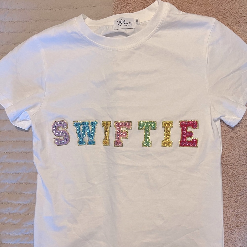 Lola +The Boys Women’s Swiftie Shirt